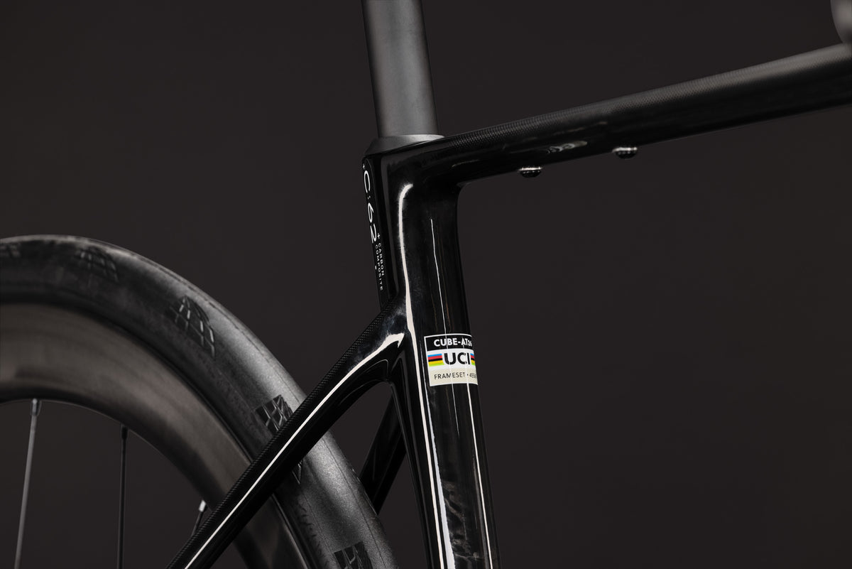 Cube Attain C:62 SLT carbon´n´white (2027)