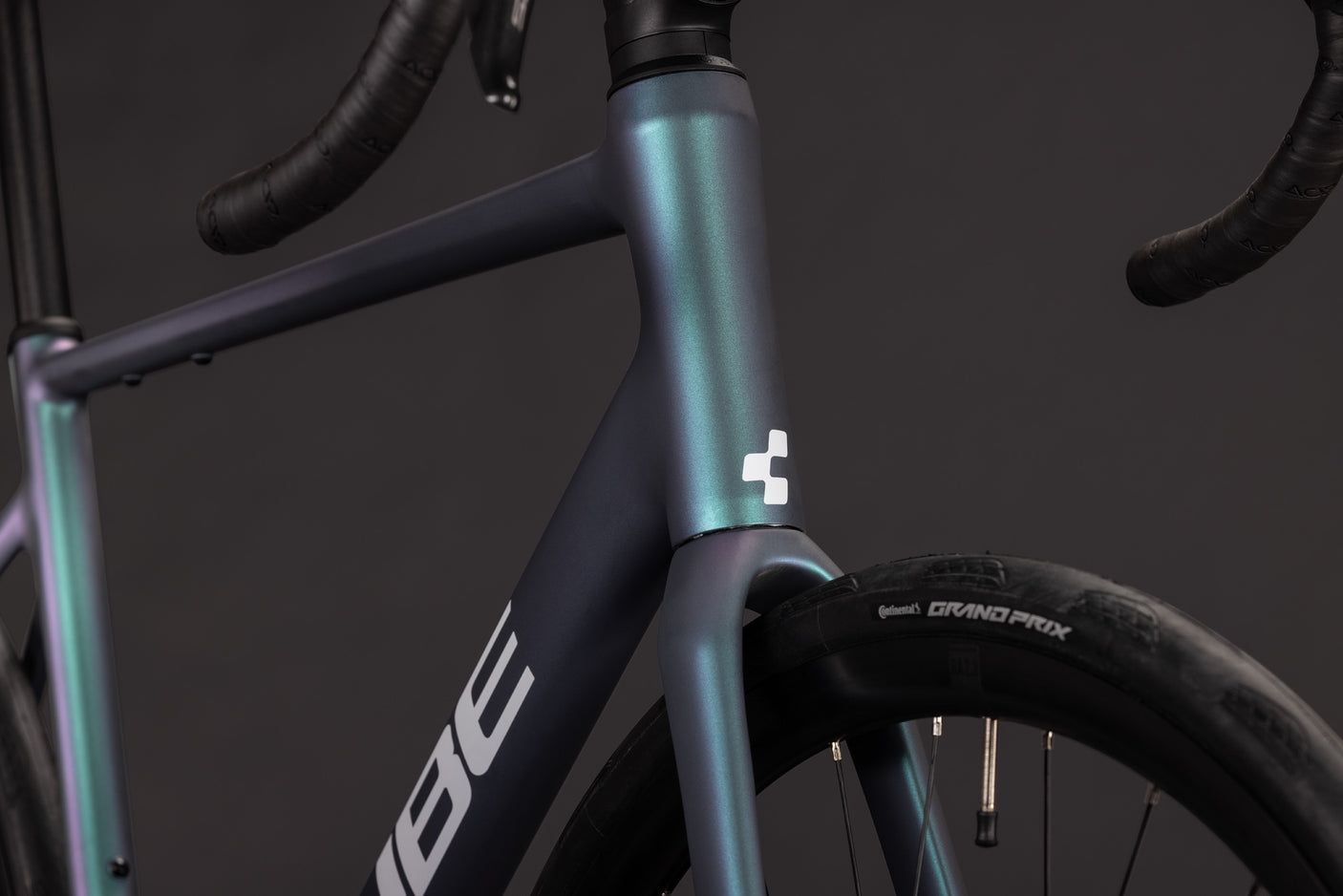 Cube Attain Race smaragdgrey´n´white (2027)