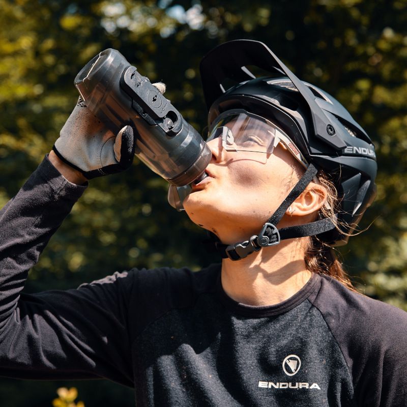 Fidlock Twist Bottle 590ml inkl. Base Fahrrad-Befestigung transparent/schwarz