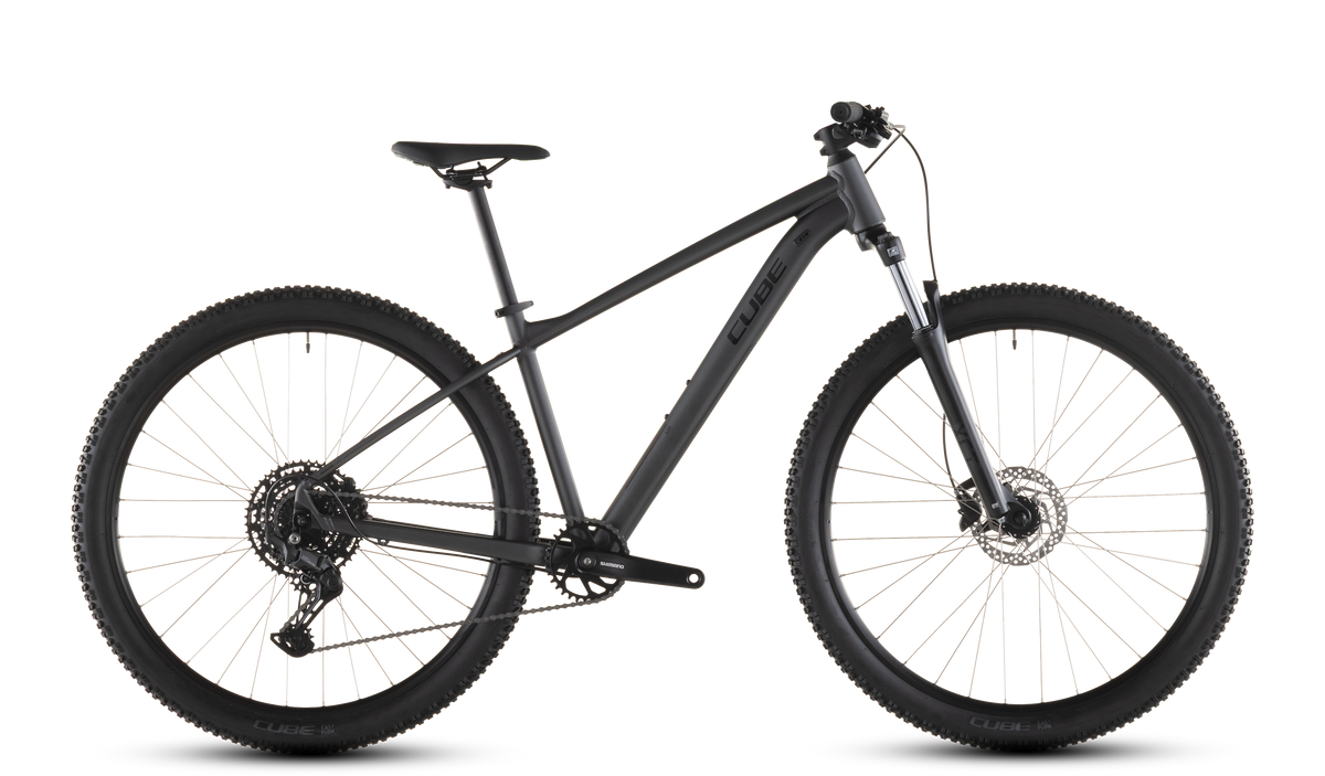 schwarzes cube mountainbike Aim Pro (2026) | 27,5/29 Zoll MTB Hardtail Design:Schwarz Leatt MTB Gloves 4.0 NOPICKUP-SBS