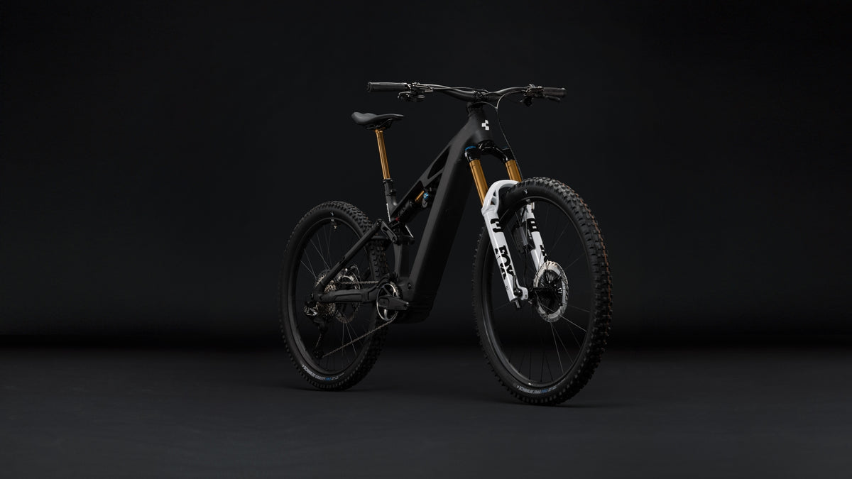 Cube Stereo Hybrid ONE77 HPC AT 800  carbon´n´white (2027)