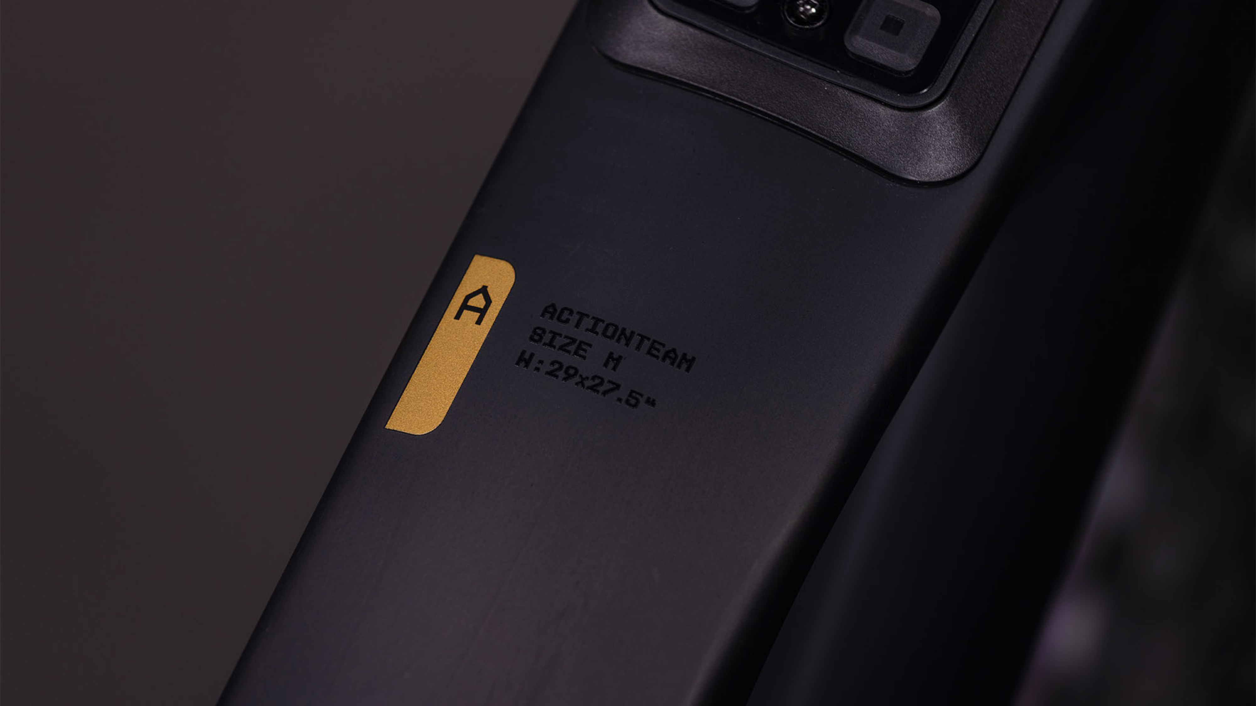 Cube AMS Hybrid ONE77 C:62 AT 600X  carbon´n´gold (2026)