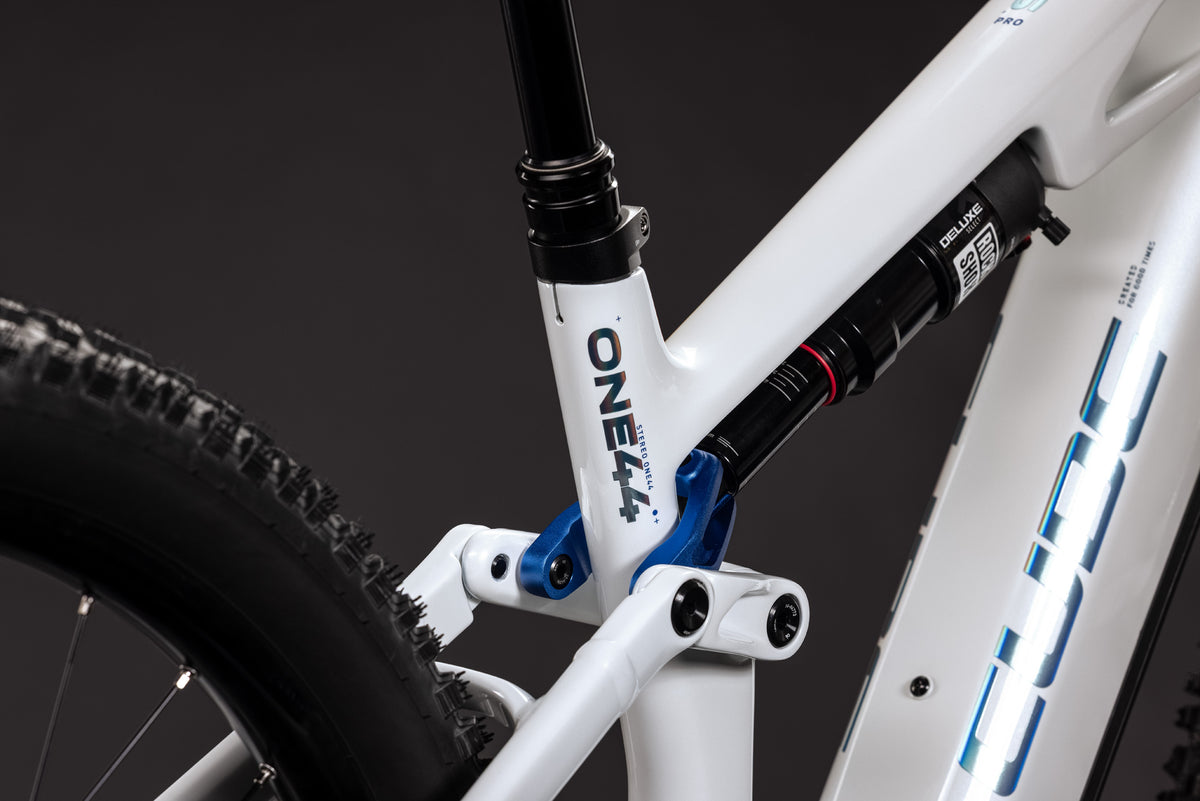 Cube Stereo Hybrid ONE44 HPC Pro 800  metallicwhite´n´blue (2027)