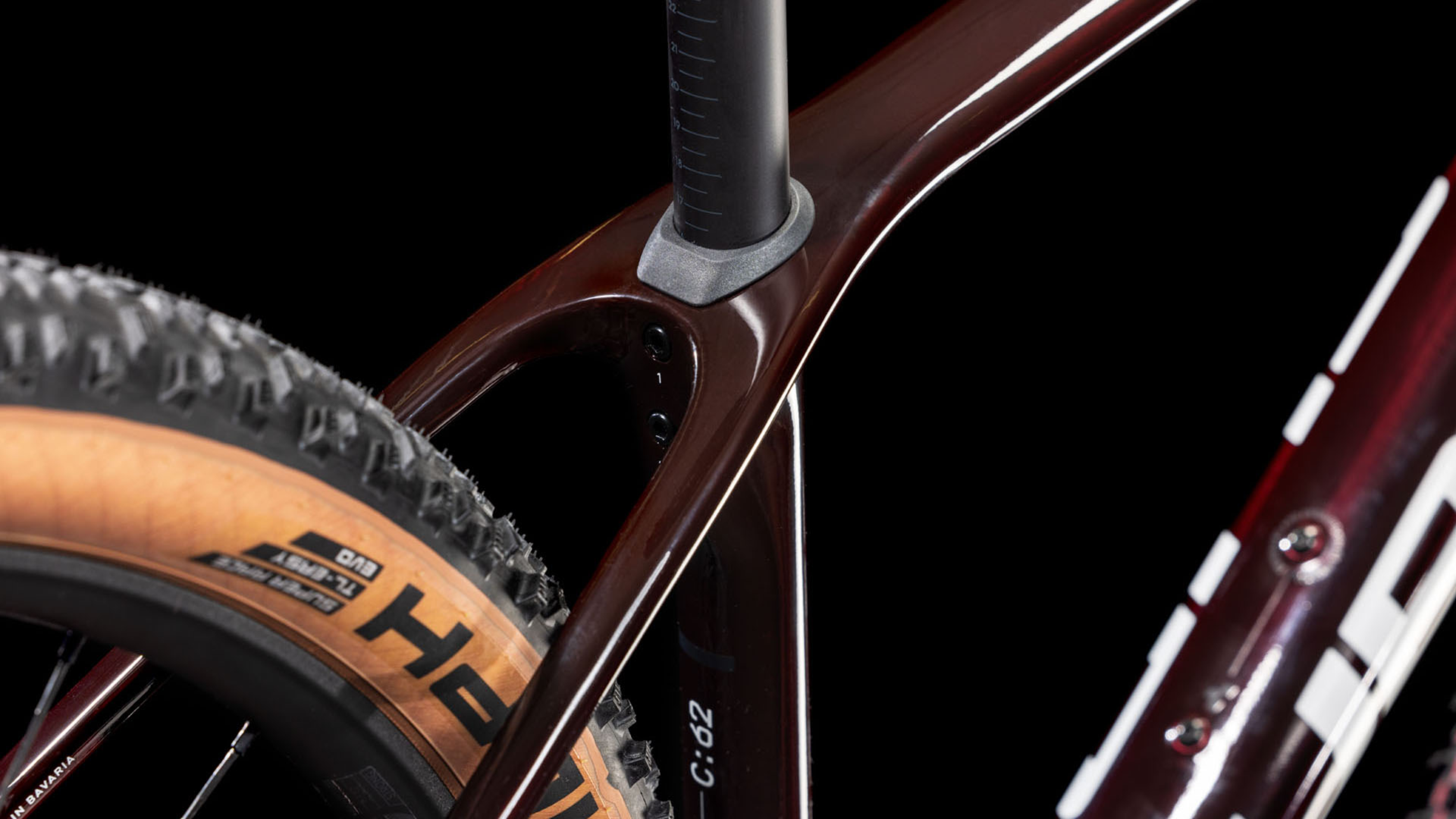 Cube Reaction C:62 SLX  Diamant liquidred´n´white