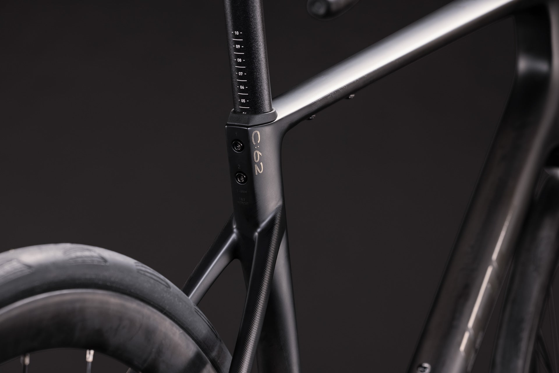 Cube Attain C:62 Race carbon´n´coalchrome (2027)
